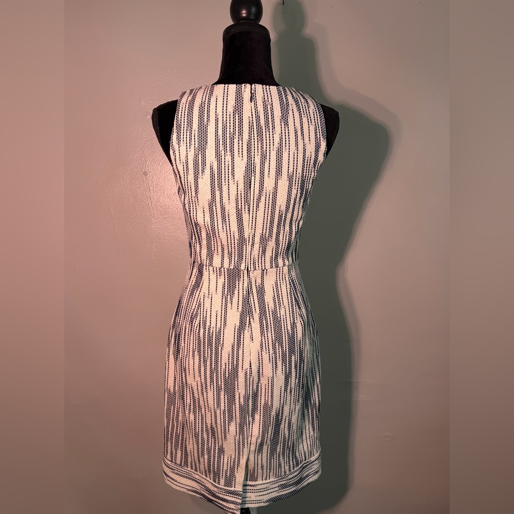 J.Crew Straight Italian Tweed Dress (Sheath Dress) Size 2 Navy Blue/White - Picture 4 of 8